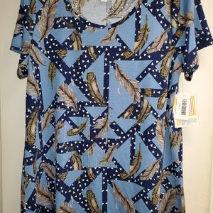 Large Lularoe Classic Tee